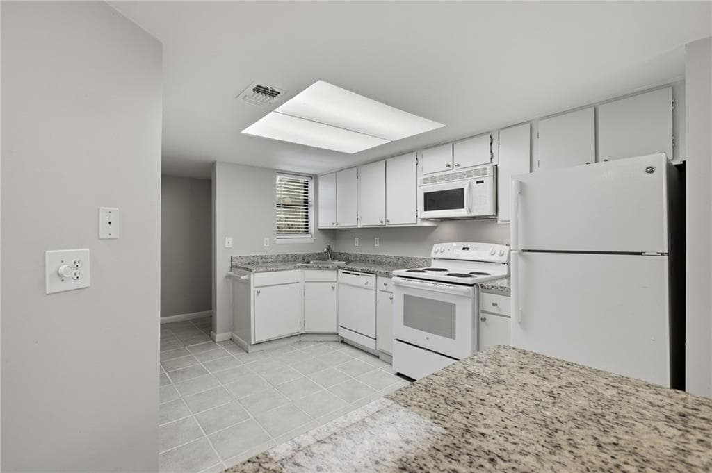 2 bedroom, 2 bathroom, 1,400 sq ft condominium for rent at 2183 Surrey Court, Marietta, GA 30067 for $1,700 a month — photo 4
