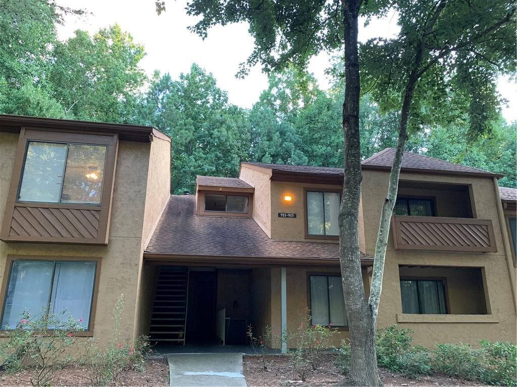 2 bedroom, 2 bathroom, 1,275 sq ft condominium for sale at 913 Seasons Parkway, Norcross, GA 30093