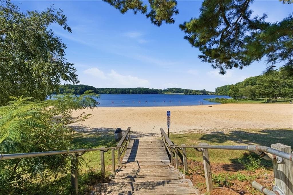 2 bedroom, 1 bathroom, 784 sq ft single family residence for sale at 5202 Groovers Landing Road, Acworth, GA 30101 — photo 2
