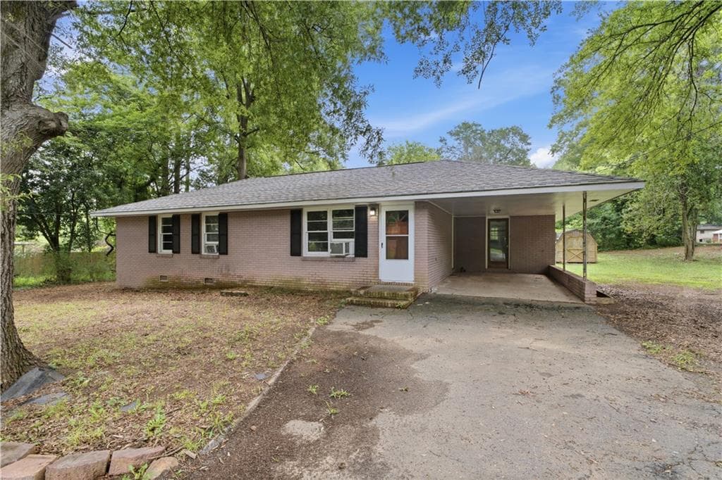 3 bedroom, 1 bathroom, 1,290 sq ft single family residence for sale at 1 Pine Vista Circle, Cartersville, GA 30120