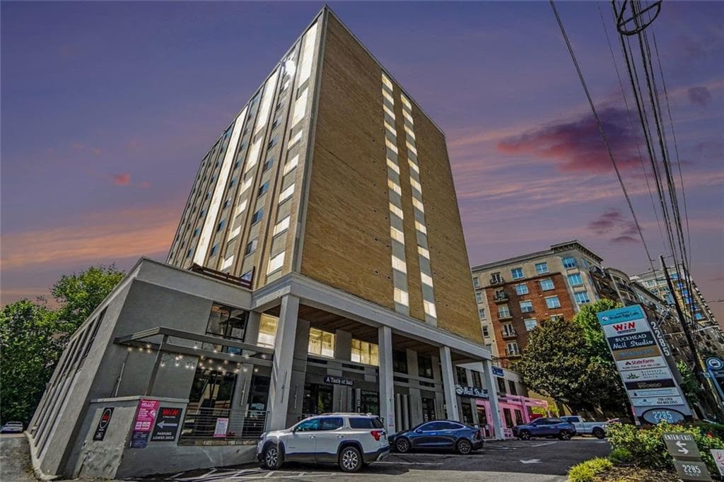 1 bedroom, 1 bathroom, 703 sq ft condominium for sale at 2285 Peachtree Road 909, Atlanta, GA 30309