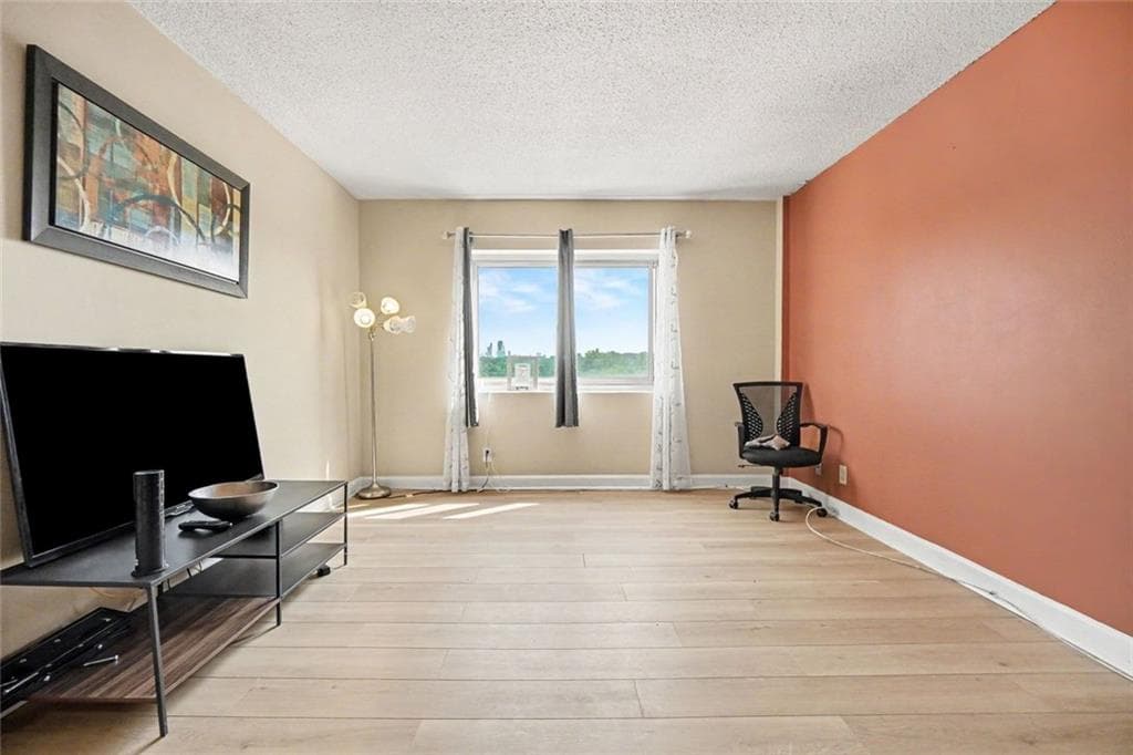 1 bedroom, 1 bathroom, 703 sq ft condominium for sale at 2285 Peachtree Road 909, Atlanta, GA 30309 — photo 5