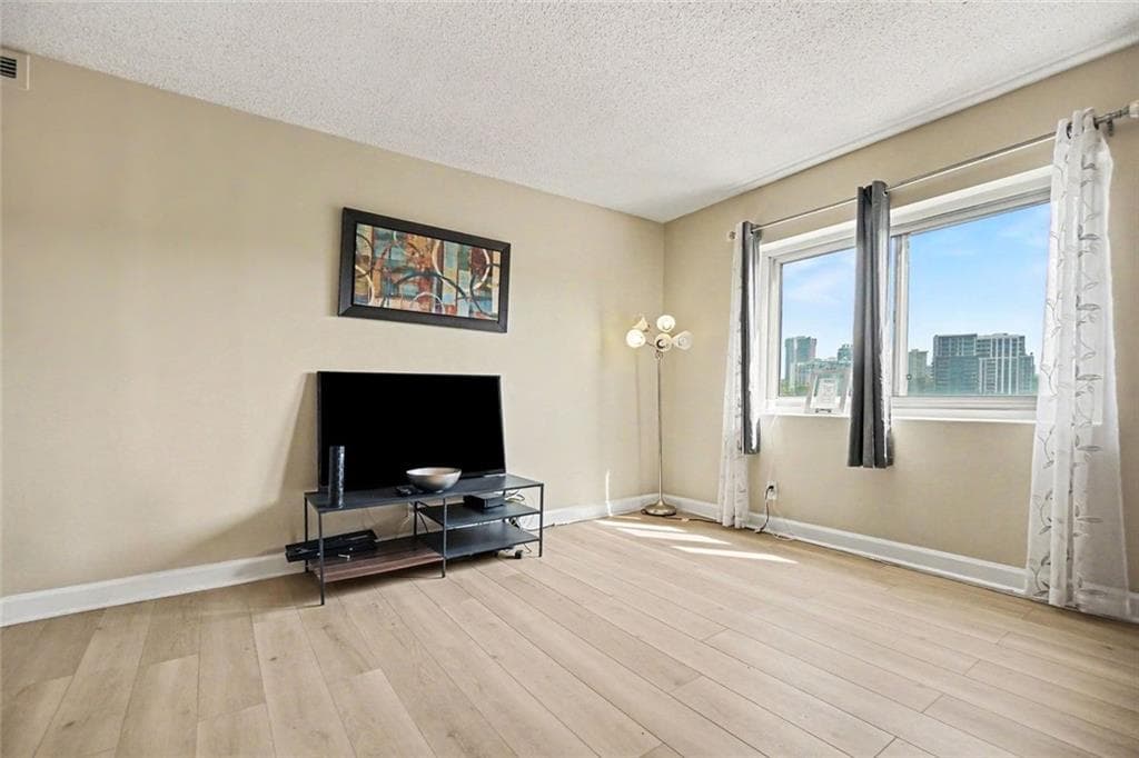 1 bedroom, 1 bathroom, 703 sq ft condominium for sale at 2285 Peachtree Road 909, Atlanta, GA 30309 — photo 8
