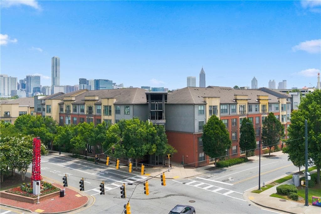 3 bedroom, 2 bathroom, 1,450 sq ft condominium for sale at 400 17th Street 1323, Atlanta, GA 30363 — photo 2