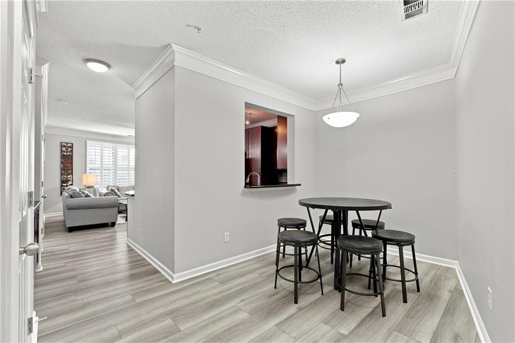 3 bedroom, 2 bathroom, 1,450 sq ft condominium for sale at 400 17th Street 1323, Atlanta, GA 30363 — photo 5
