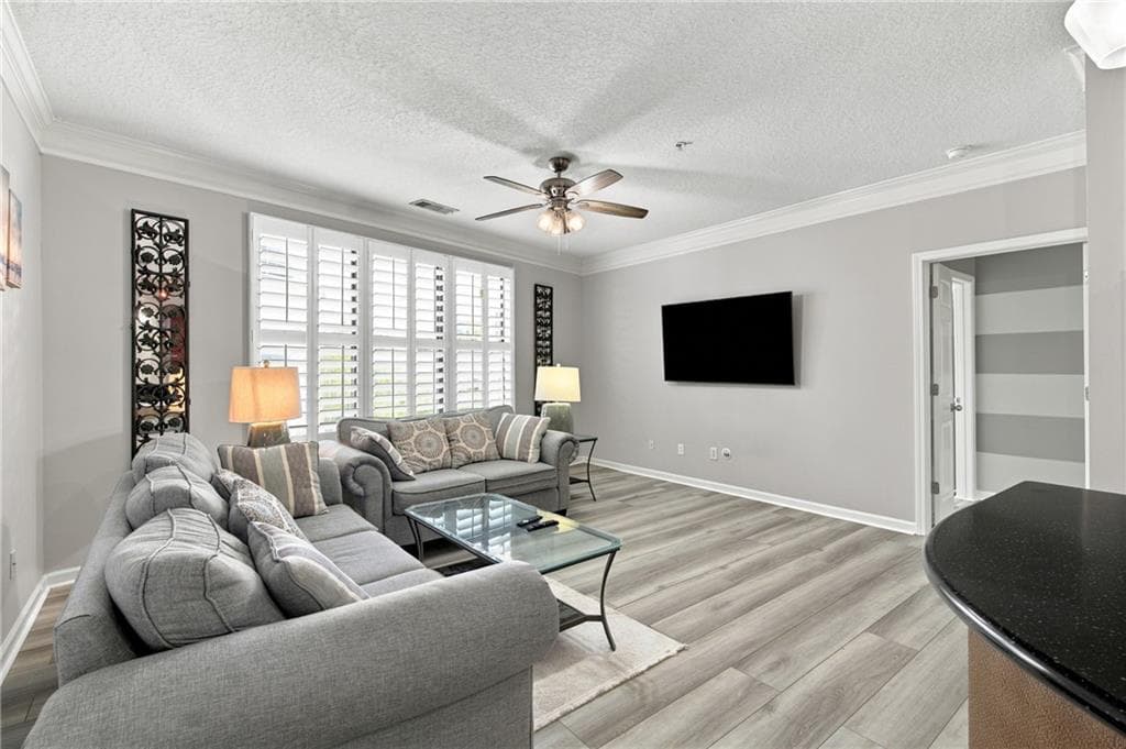 3 bedroom, 2 bathroom, 1,450 sq ft condominium for sale at 400 17th Street 1323, Atlanta, GA 30363 — photo 6