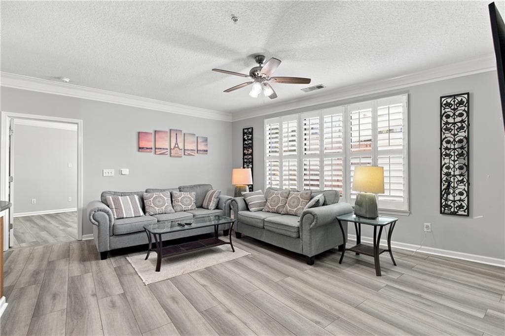 3 bedroom, 2 bathroom, 1,450 sq ft condominium for sale at 400 17th Street 1323, Atlanta, GA 30363 — photo 7