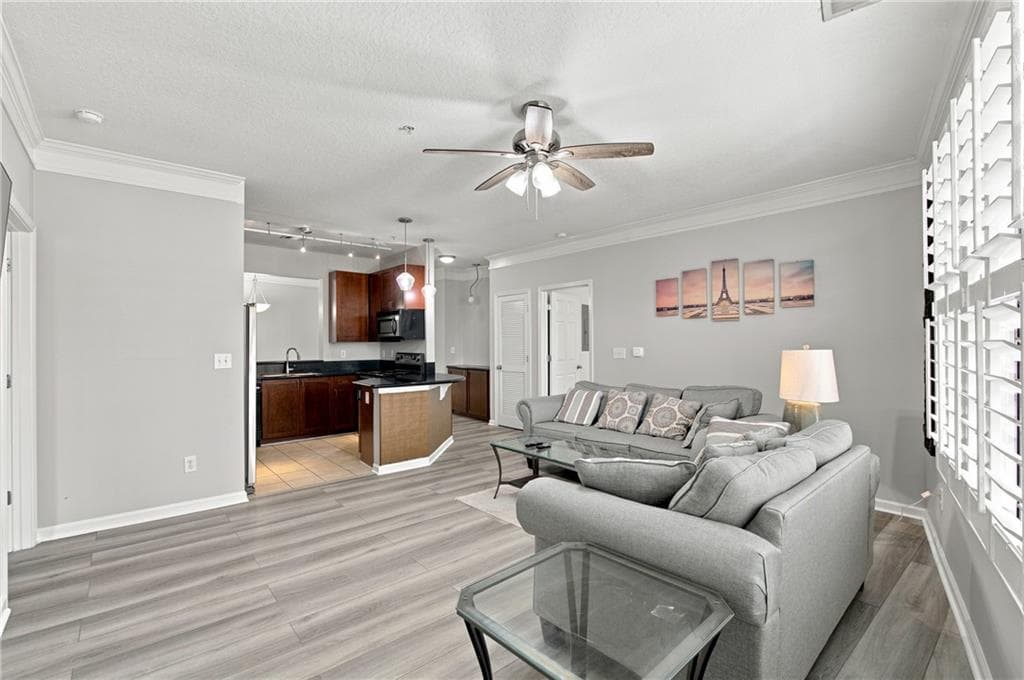 3 bedroom, 2 bathroom, 1,450 sq ft condominium for sale at 400 17th Street 1323, Atlanta, GA 30363 — photo 8