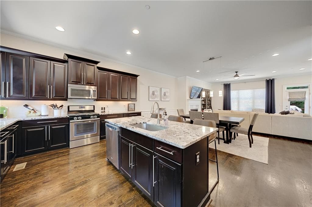 3 bedroom, 4 bathroom, 2,084 sq ft townhouse for sale at 909 Dumaine Trace, Sandy Springs, GA 30328 — photo 6