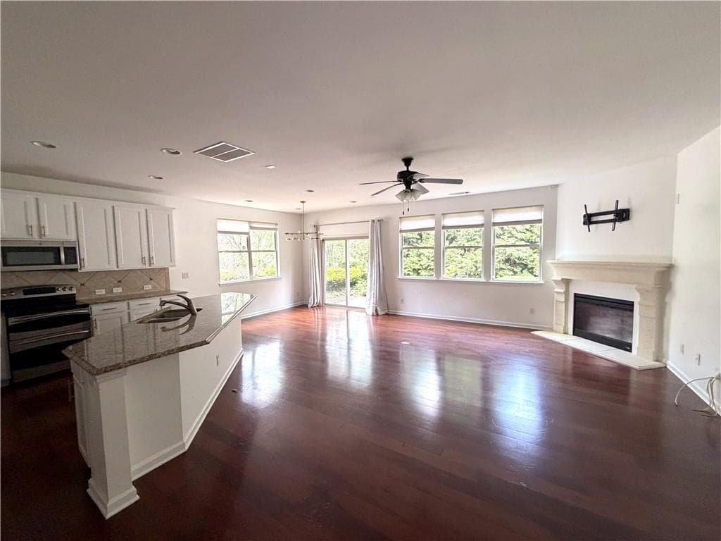 3 bedroom, 3 bathroom, 2,068 sq ft townhouse for rent at 2160 Crestridge Trail, Atlanta, GA 30329 for $3,295 a month — photo 5