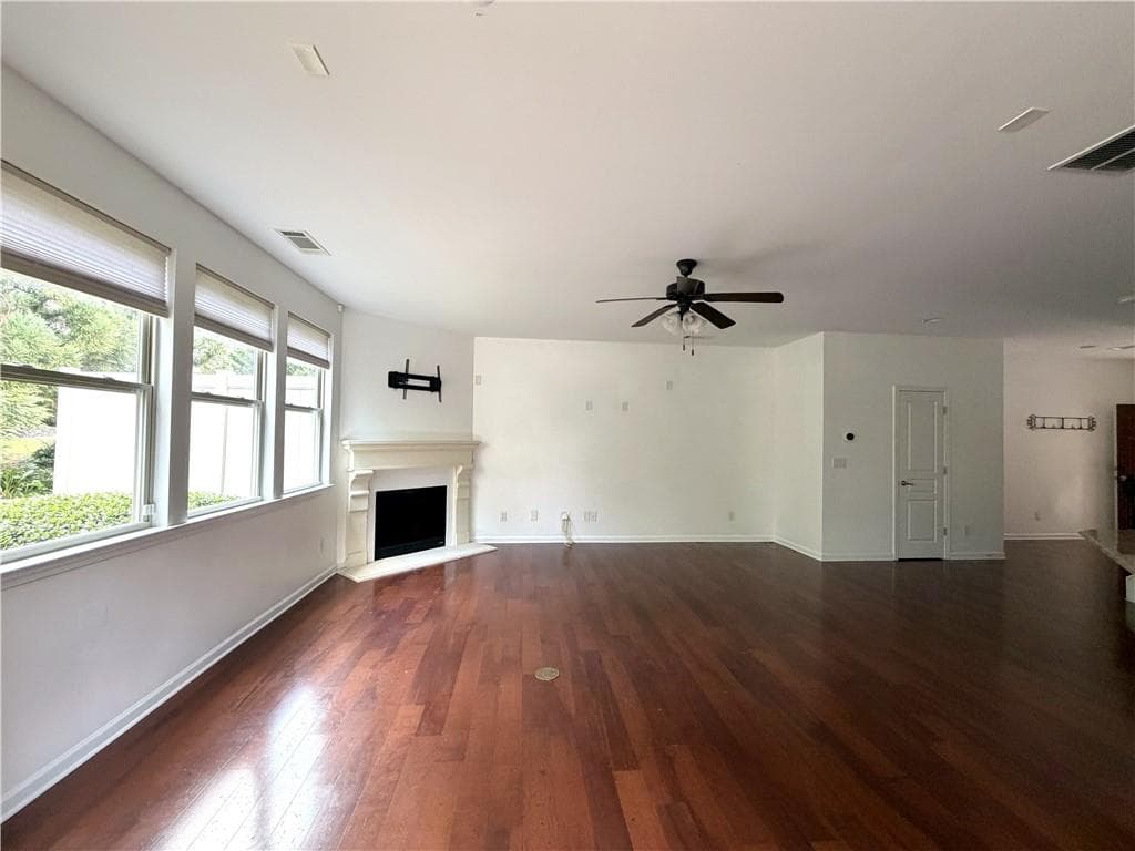 3 bedroom, 3 bathroom, 2,068 sq ft townhouse for rent at 2160 Crestridge Trail, Atlanta, GA 30329 for $3,295 a month — photo 6