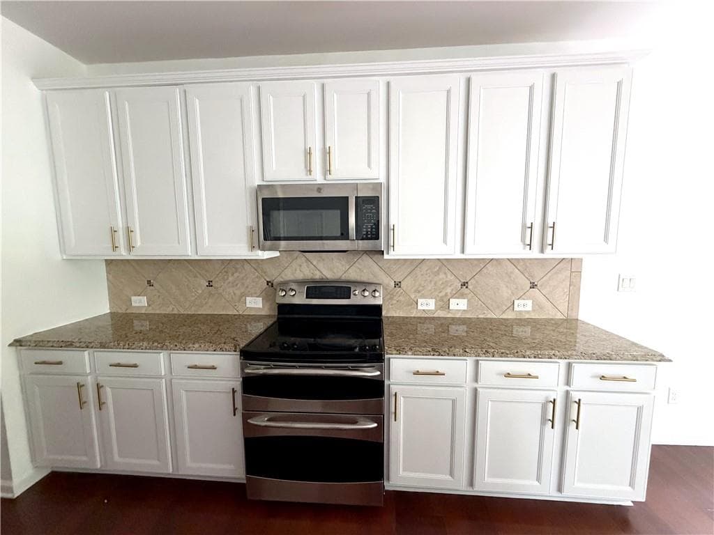3 bedroom, 3 bathroom, 2,068 sq ft townhouse for rent at 2160 Crestridge Trail, Atlanta, GA 30329 for $3,295 a month — photo 9