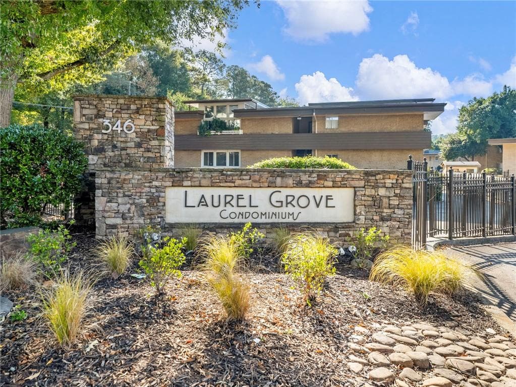 2 bedroom, 2 bathroom, 1,284 sq ft condominium for sale at 346 Carpenter Drive 72, Atlanta, GA 30328