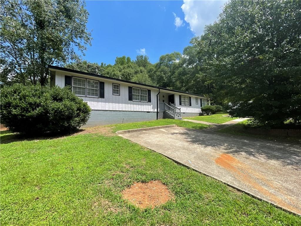 duplex under contract at 4420 Lynn Court, Powder Springs, GA 30127