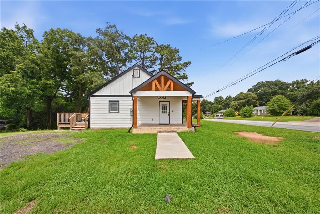 3 bedroom, 2 bathroom, 896 sq ft single family residence for sale at 1183 Highway 138, Jonesboro, GA 30236 — photo 1 of 34