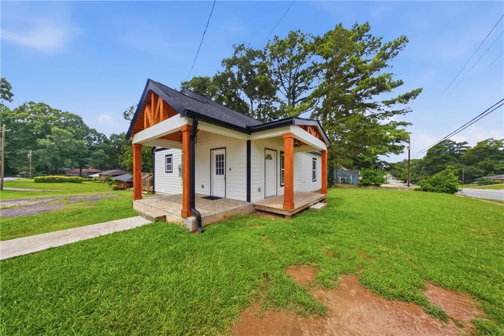 3 bedroom, 2 bathroom, 896 sq ft single family residence for sale at 1183 Highway 138, Jonesboro, GA 30236 — photo 4