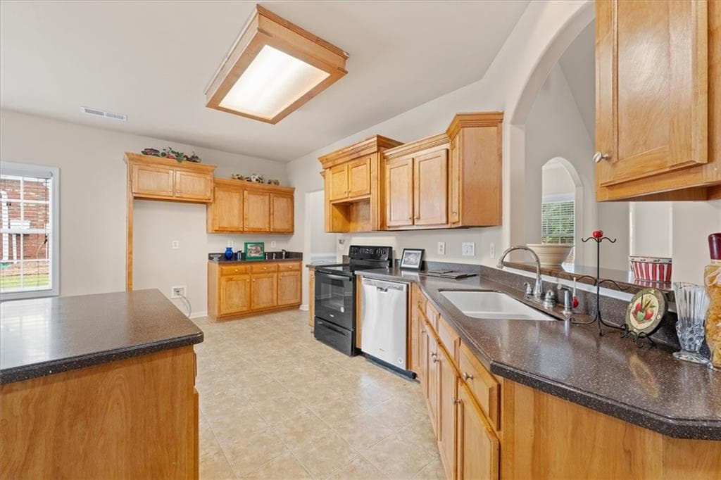 3 bedroom, 3 bathroom, 2,328 sq ft single family residence for sale at 311 Crossroads Drive, Social Circle, GA 30025 — photo 6