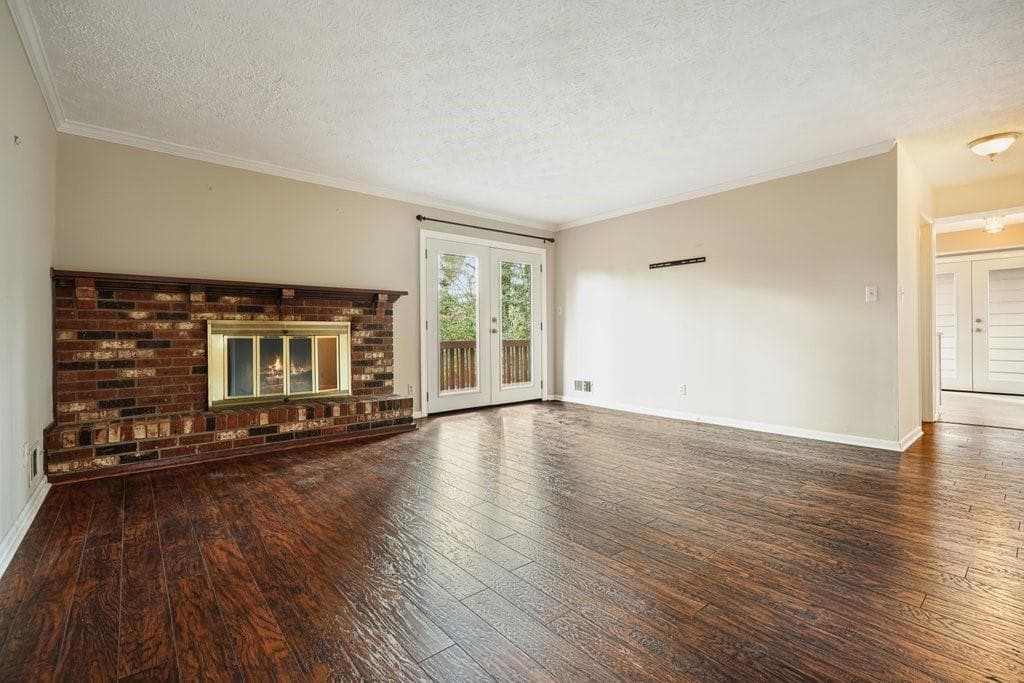 3 bedroom, 3 bathroom, 2,256 sq ft townhouse for sale at 300 Cruise Court, Roswell, GA 30076 — photo 3