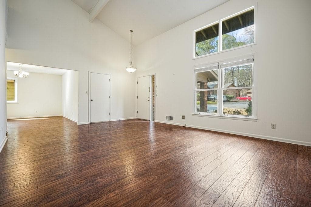3 bedroom, 3 bathroom, 2,256 sq ft townhouse for sale at 300 Cruise Court, Roswell, GA 30076 — photo 4