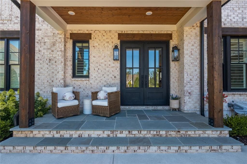 5 bedroom, 6 bathroom, 6,460 sq ft single family residence for sale at 4030 Cottage Park Court, Alpharetta, GA 30004 — photo 3