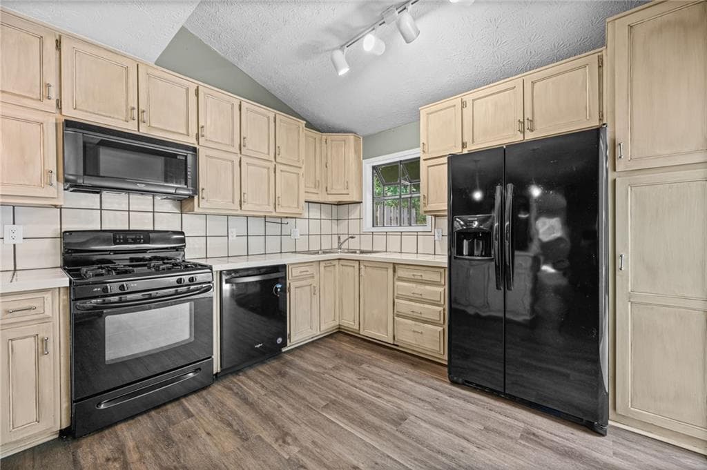3 bedroom, 3 bathroom, 1,980 sq ft condominium under contract at 1831 D Youville Lane, Atlanta, GA 30341 — photo 8