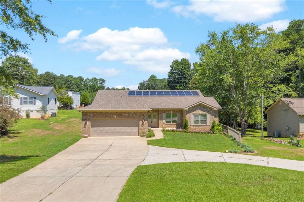 2 bedroom, 2 bathroom, 2,002 sq ft single family residence for sale at 5988 Shadburn Ferry Road, Buford, GA 30519 — photo 2