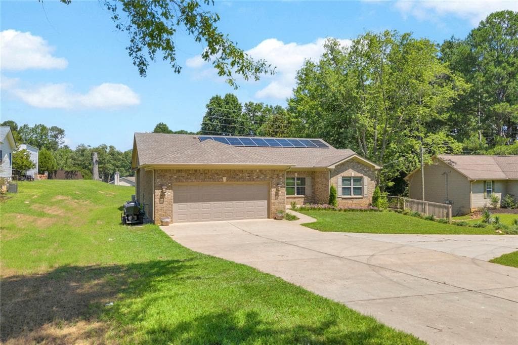 2 bedroom, 2 bathroom, 2,002 sq ft single family residence for sale at 5988 Shadburn Ferry Road, Buford, GA 30519 — photo 3