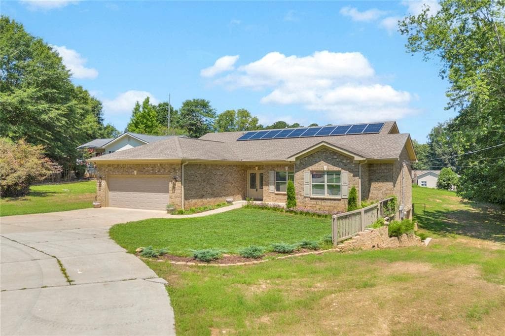 2 bedroom, 2 bathroom, 2,002 sq ft single family residence for sale at 5988 Shadburn Ferry Road, Buford, GA 30519 — photo 4