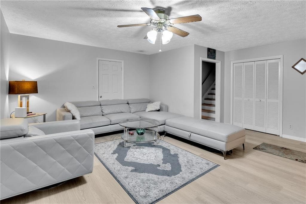 4 bedroom, 2 bathroom, 3,089 sq ft single family residence under contract at 528 Old Tucker Road, Stone Mountain, GA 30087 — photo 3