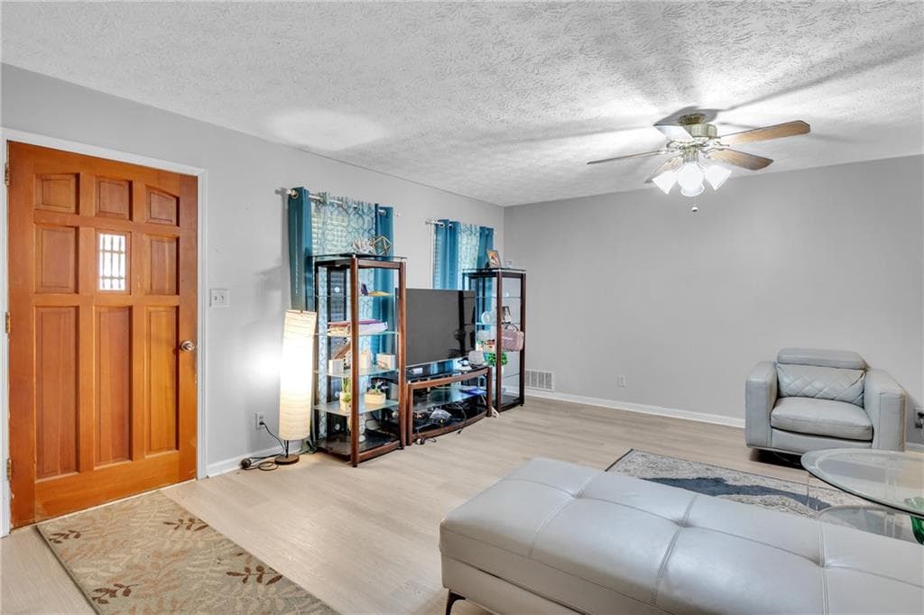 4 bedroom, 2 bathroom, 3,089 sq ft single family residence under contract at 528 Old Tucker Road, Stone Mountain, GA 30087 — photo 6