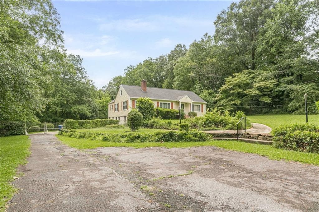 4 bedroom, 2 bathroom, 1,920 sq ft single family residence for sale at 1940 Fairburn Road, Atlanta, GA 30331 — photo 2