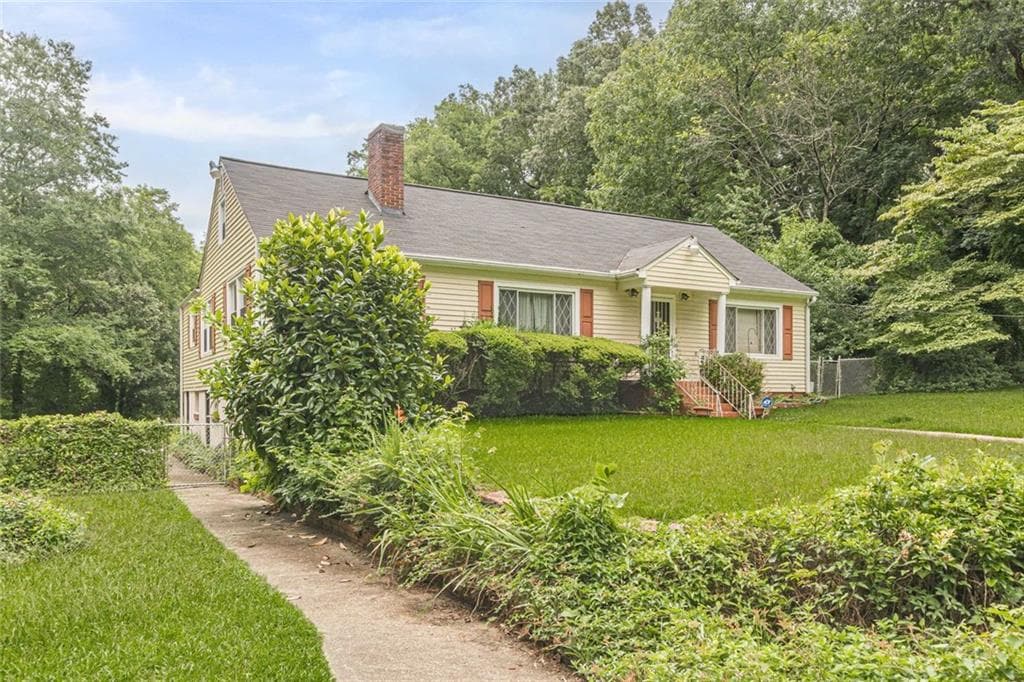 4 bedroom, 2 bathroom, 1,920 sq ft single family residence for sale at 1940 Fairburn Road, Atlanta, GA 30331 — photo 3