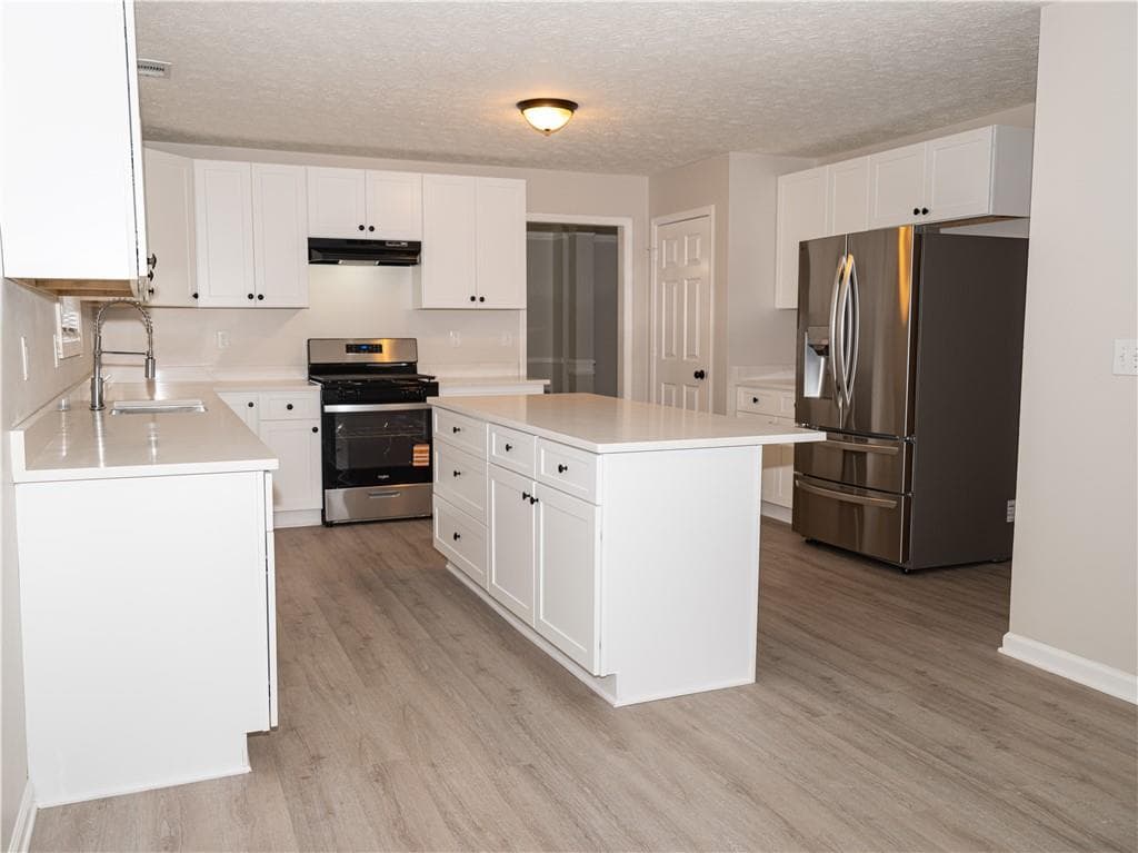5 bedroom, 3 bathroom, 3,449 sq ft single family residence for sale at 1860 Pinehurst View Drive, Grayson, GA 30017 — photo 4