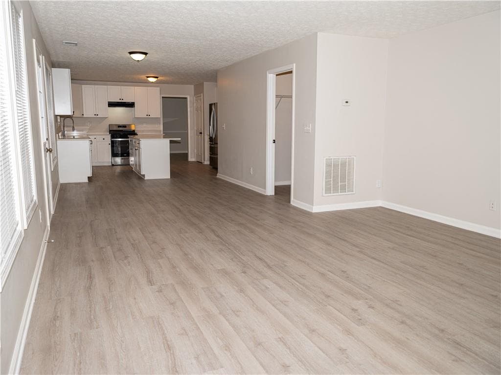 5 bedroom, 3 bathroom, 3,449 sq ft single family residence for sale at 1860 Pinehurst View Drive, Grayson, GA 30017 — photo 10
