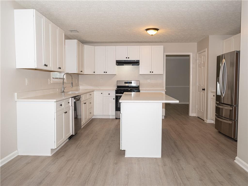 5 bedroom, 3 bathroom, 3,449 sq ft single family residence for sale at 1860 Pinehurst View Drive, Grayson, GA 30017 — photo 5