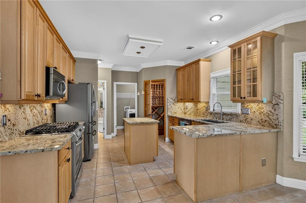 4 bedroom, 3 bathroom, 2,510 sq ft single family residence for sale at 6010 Georgetown Park Drive, Norcross, GA 30071 — photo 9