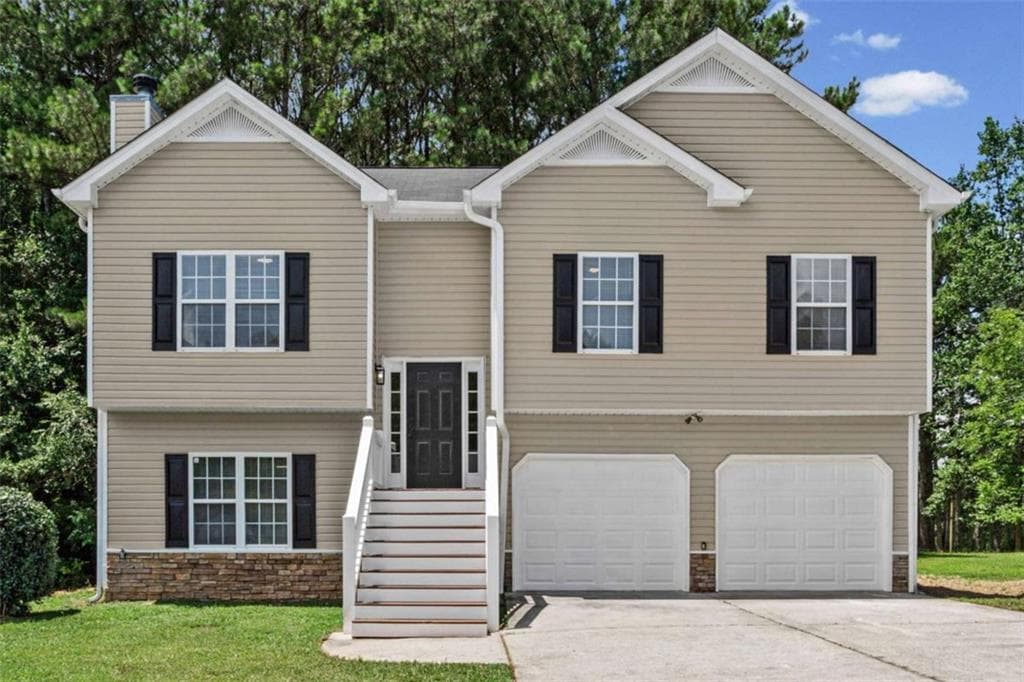 3 bedroom, 3 bathroom, 1,524 sq ft single family residence for sale at 18 Farmington Drive, Temple, GA 30179 — photo 2