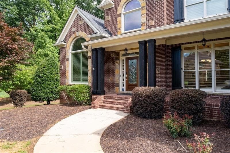 6 bedroom, 5 bathroom, 5,572 sq ft single family residence under contract at 2139 Golden Morning Court, Kennesaw, GA 30152 — photo 3