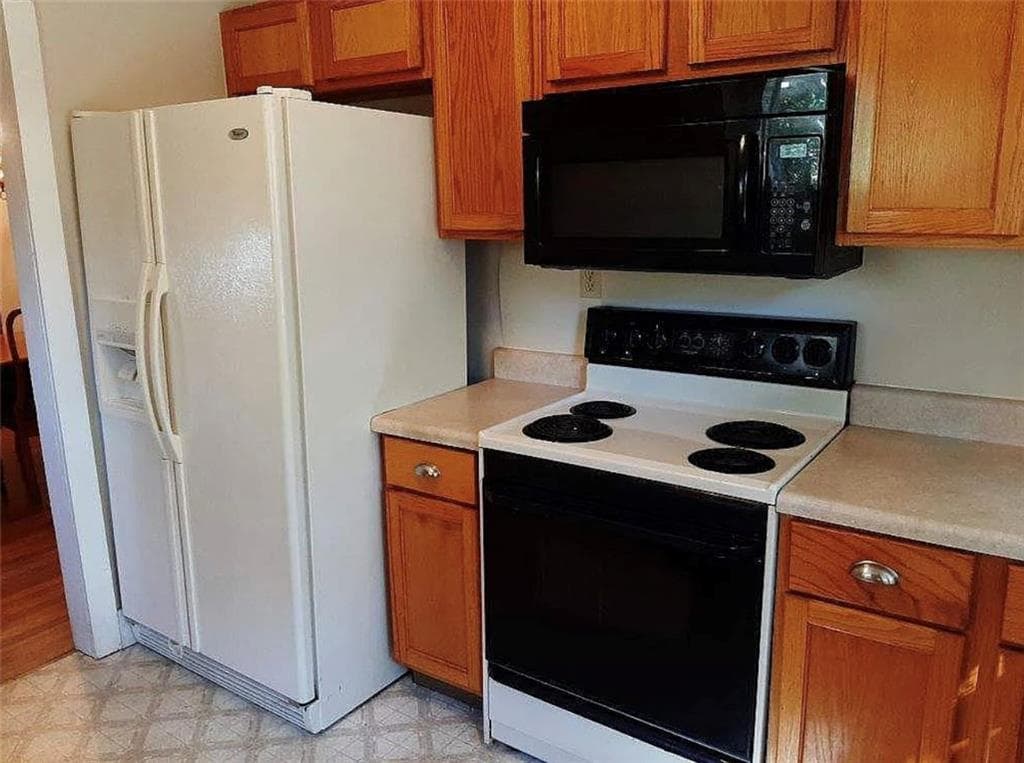 3 bedroom, 2 bathroom, 1,498 sq ft single family residence for sale at 12871 Panhandle Road, Hampton, GA 30228 — photo 4