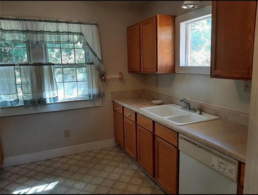 3 bedroom, 2 bathroom, 1,498 sq ft single family residence for sale at 12871 Panhandle Road, Hampton, GA 30228 — photo 5