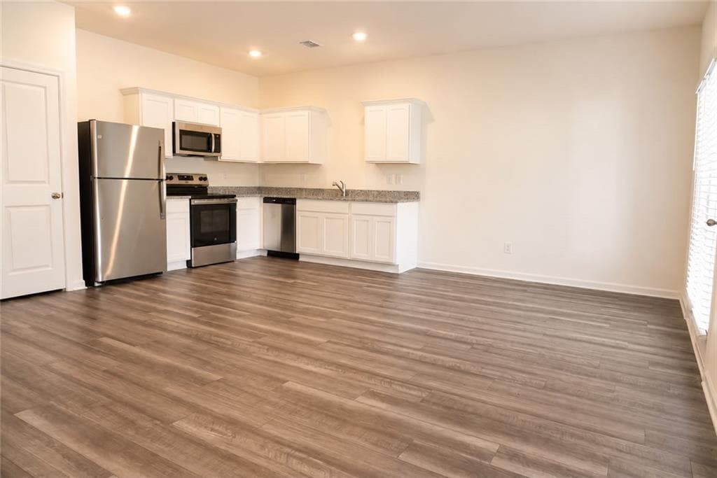 3 bedroom, 3 bathroom, 1,421 sq ft townhouse for rent at 2095 Emerson Dr, Auburn, GA 30011 for $1,900 a month — photo 2