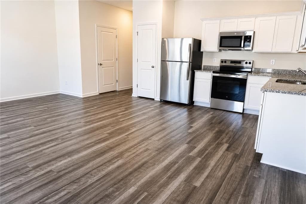 3 bedroom, 3 bathroom, 1,421 sq ft townhouse for rent at 2095 Emerson Dr, Auburn, GA 30011 for $1,900 a month — photo 3
