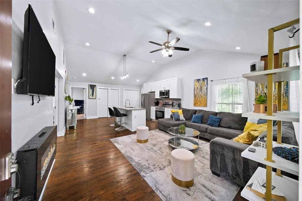 3 bedroom, 2 bathroom, 1,160 sq ft single family residence for sale at 1482 Andrews Street, Atlanta, GA 30314 — photo 4
