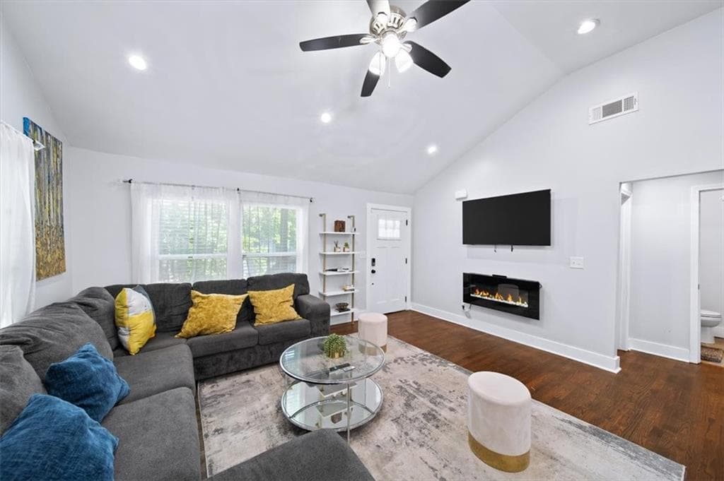 3 bedroom, 2 bathroom, 1,160 sq ft single family residence for sale at 1482 Andrews Street, Atlanta, GA 30314 — photo 6