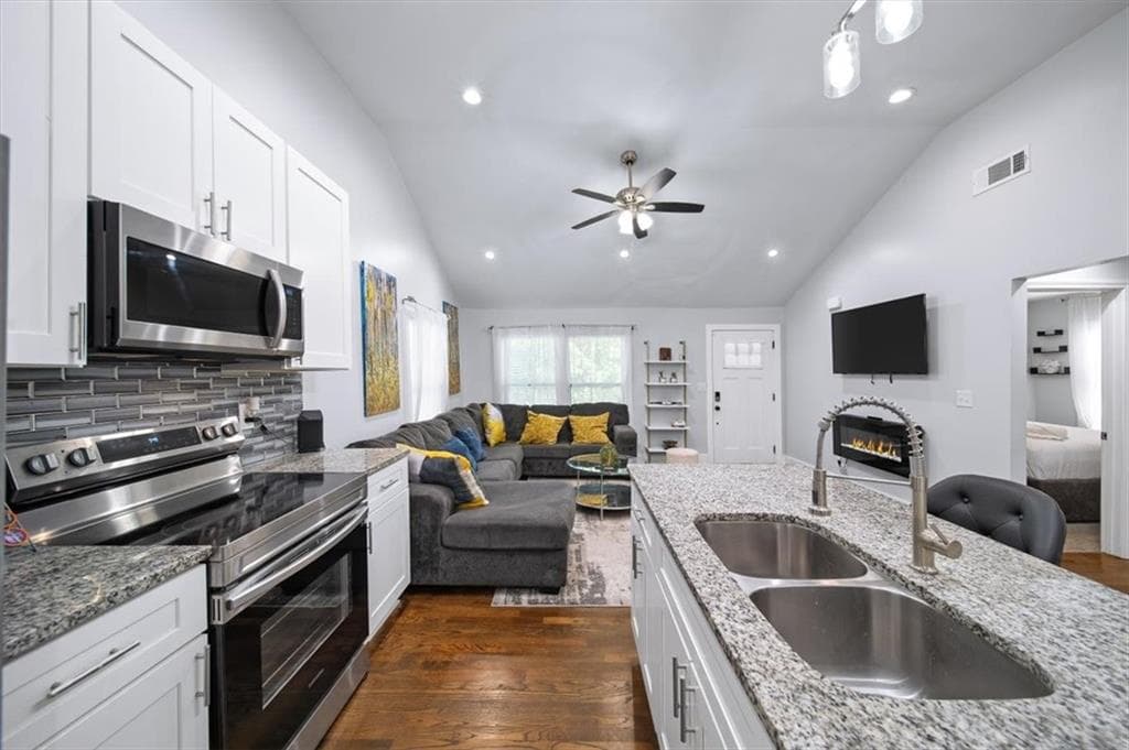 3 bedroom, 2 bathroom, 1,160 sq ft single family residence for sale at 1482 Andrews Street, Atlanta, GA 30314 — photo 10