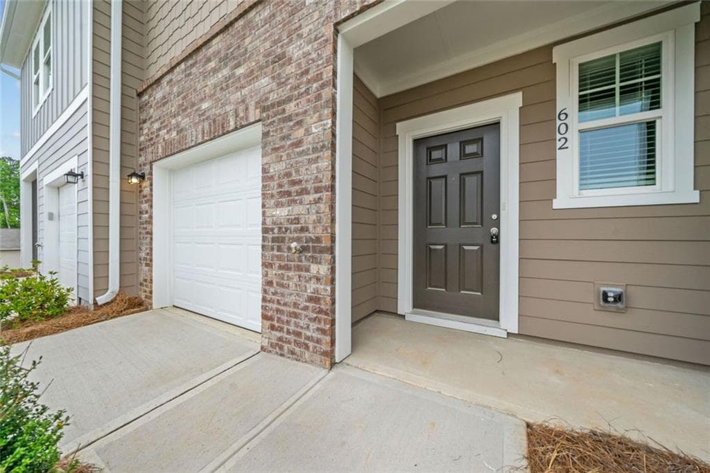 3 bedroom, 3 bathroom, 1,421 sq ft townhouse for rent at 602 Jervis Way, Locust Grove, GA 30248 for $1,795 a month — photo 2