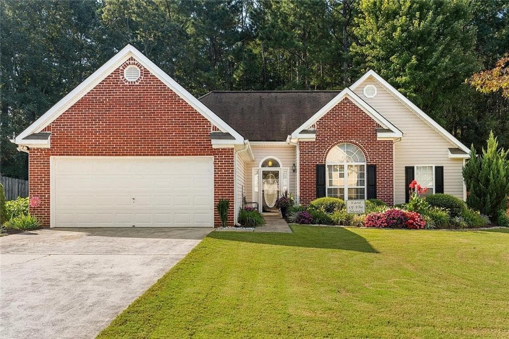 3 bedroom, 2 bathroom, 1,435 sq ft single family residence for sale at 1114 Chateau Terrace, Mcdonough, GA 30253