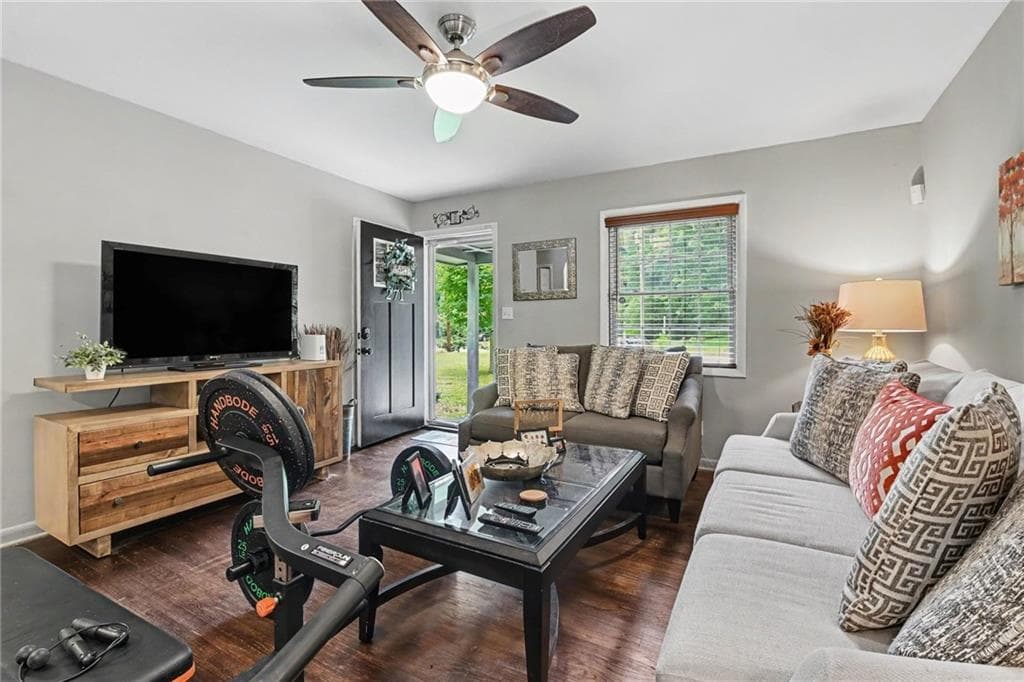 3 bedroom, 2 bathroom, 1,050 sq ft single family residence for sale at 271 Oak Drive, Atlanta, GA 30354 — photo 6