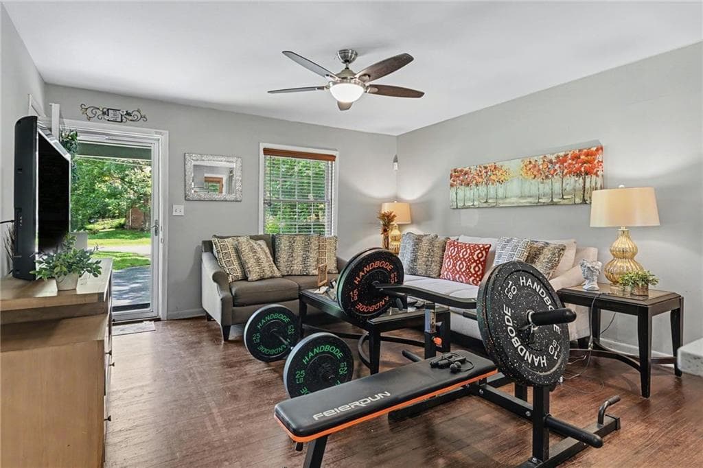 3 bedroom, 2 bathroom, 1,050 sq ft single family residence for sale at 271 Oak Drive, Atlanta, GA 30354 — photo 7