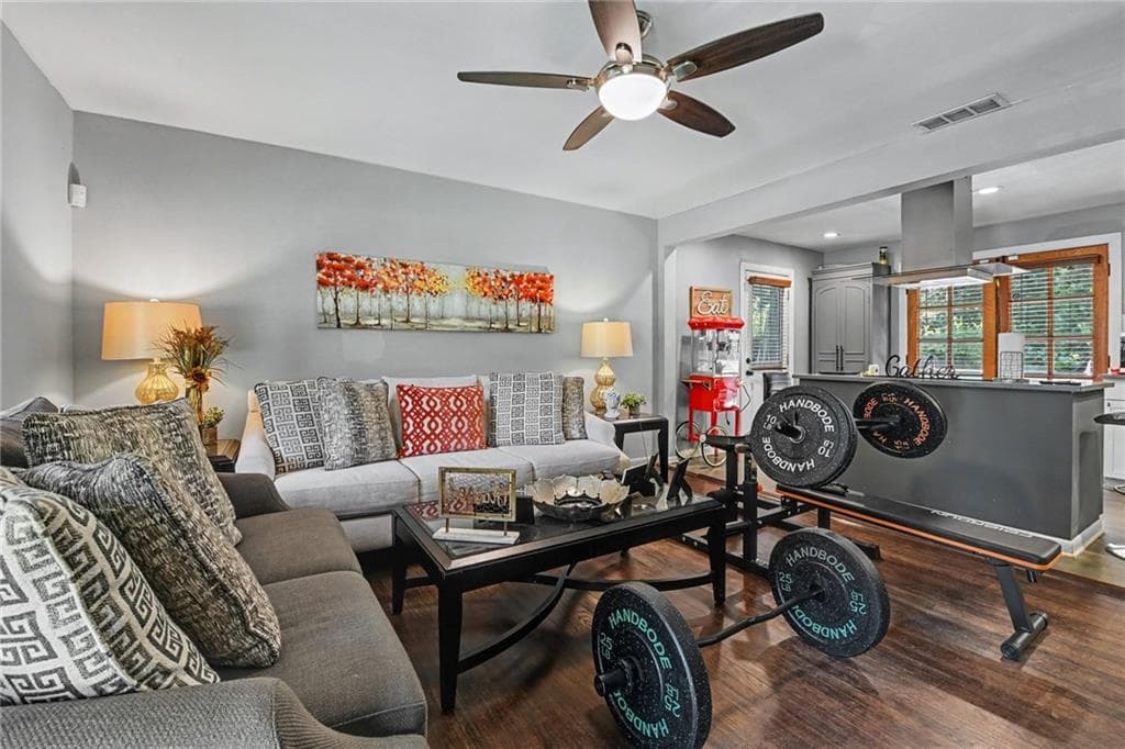 3 bedroom, 2 bathroom, 1,050 sq ft single family residence for sale at 271 Oak Drive, Atlanta, GA 30354 — photo 9